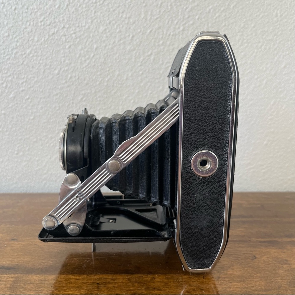 vintage Kodak Tourist Camera - Picture 5 of 10
